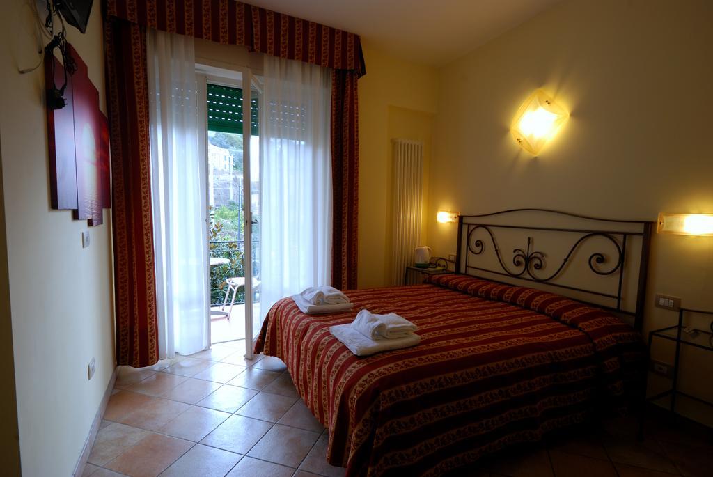 Arcobaleno Guest House Monterosso al Mare Exterior photo
